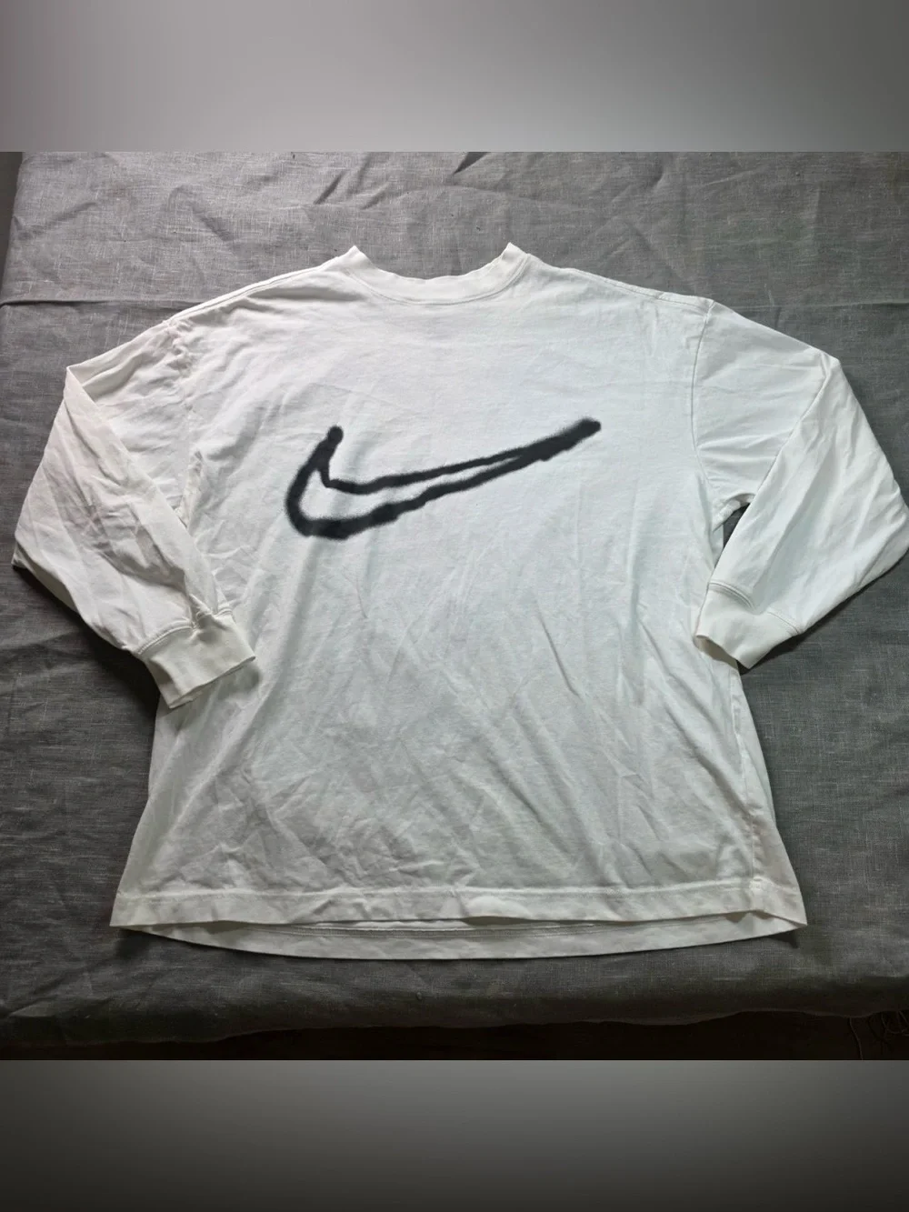 Nike Air Spray Paint Big Swoosh Graffiti Long Sleeve Shirt White Mens Small Over